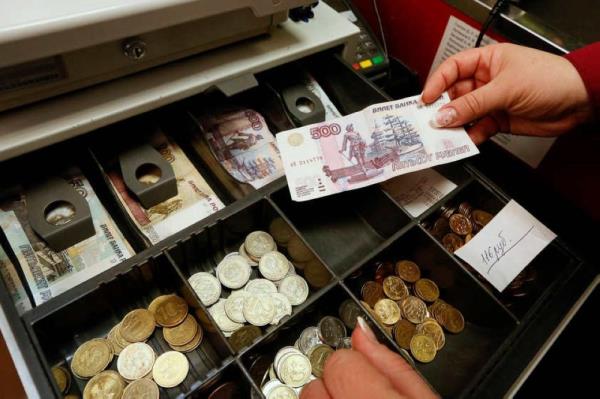 Russia's rouble rises ahead of central bank extraordinary meeting